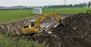 অবৈধভাবে মাটি কাটায় দু’জনকে ৩ লাখ টাকা জরিমানা